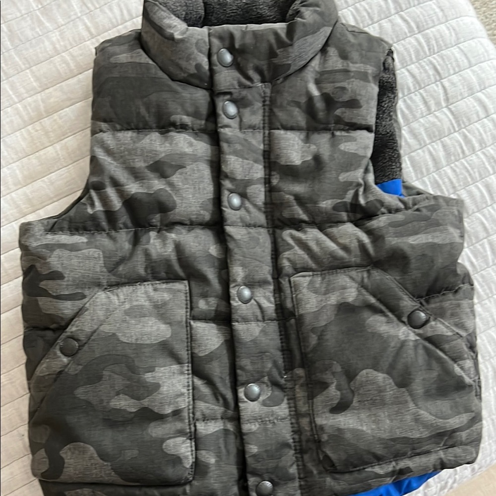 GAP Kids Camouflage Puffer Vest